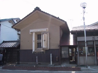 五十嵐六七八薬店(外観のみ)